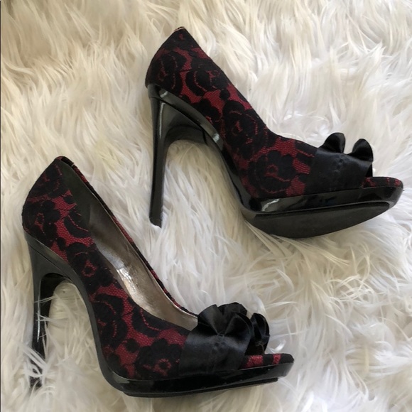 Carlos Santana Shoes - Black & Red Laced heels 👠